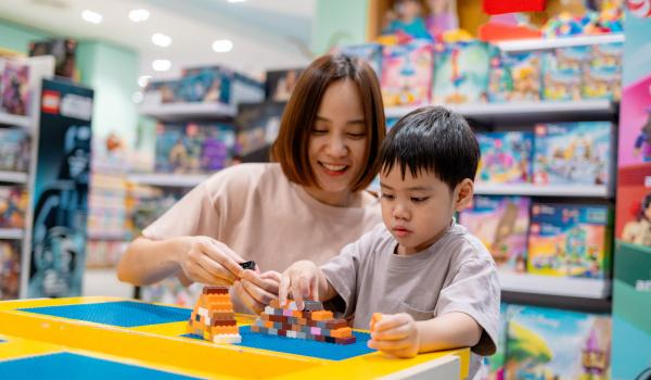 Cum cumpărăm cel mai potrivit cadou pentru copii. Nu tot ce e scump e util sau educativ