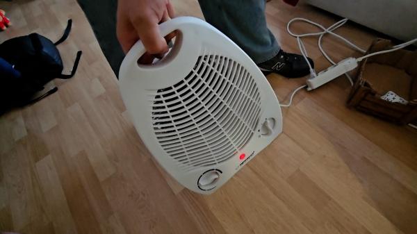 Nou pericol în cartierul Rahova, lăsat fără gaz şi căldură de două luni. Localnicii apelează la improvizaţii