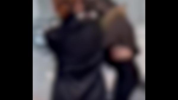 Telenovelă în Timişoara. O soţie înşelată, filmată în timp ce o bate şi o păruieşte pe rivala sa în dragoste