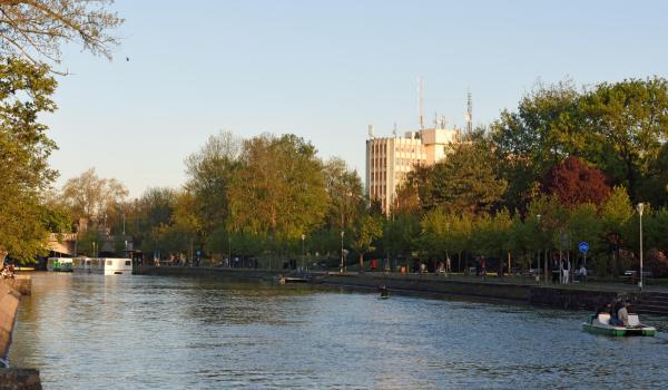 Misiune contracronometru pentru pompierii din Timişoara, după ce un bărbat a căzut în râul Bega