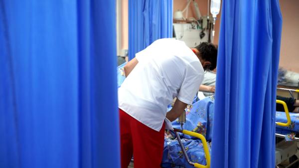 Medici revoltaţi de amânarea creşterii punctului pe serviciu medical: Vindecaţi-i voi pe pacienţi prin OUG-uri