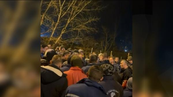 Protest la Cariera Jilț Nord: Minerii au oprit lucrul pentru că le-au fost tăiaţi banii