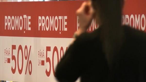 În căutarea cadoului perfect de Crăciun. Centrele comerciale, pline şi pe ultima sută de metri