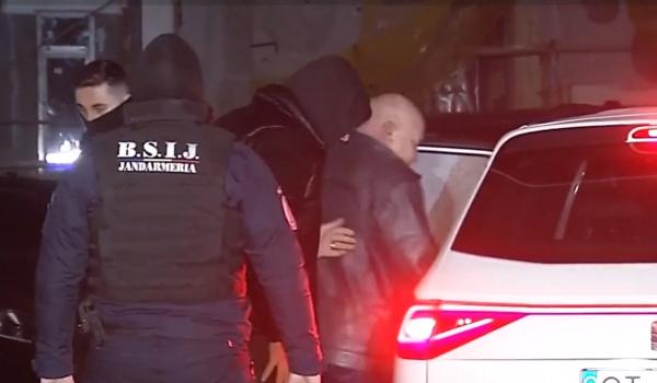 Prefectul și subprefectul din Olt care ar fi tras fără drept cu Kalashnikovul, sub control judiciar