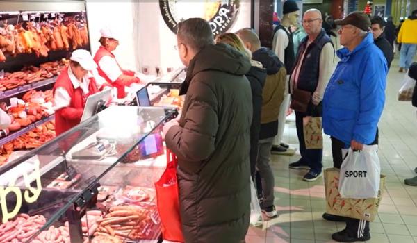 Goana de ultim moment după cumpărături: "Te simţi nepregătit, în loc să te odihneşti, munceşti"