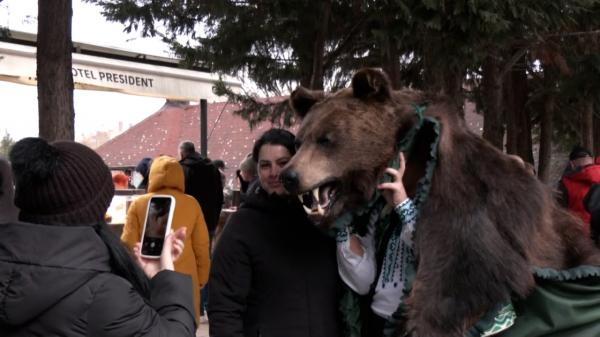 Crăciun cu gust tradițional la Băile Felix: pomana porcului, muzică populară și băi termale