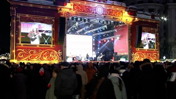 Târgul de Crăciun din Capitală, plin de turiști în seara de sărbătoare: "Germania nu se compară cu România"