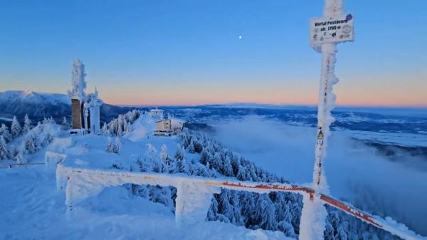 Straturi periculoase de zăpadă şi risc de avalanşă în munți. Ce recomandă salvamontiştii