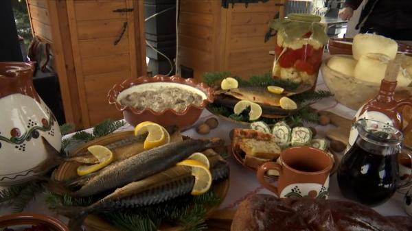 După sarmale și fripturi, borșul de pește și saramura cuceresc mesele de Crăciun, la cherhanale
