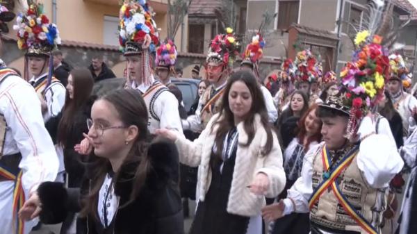 Tradiții în satele din Alba și Hunedoara: butea feciorilor și călușarii, obiceiuri păstrate cu sfinţenie