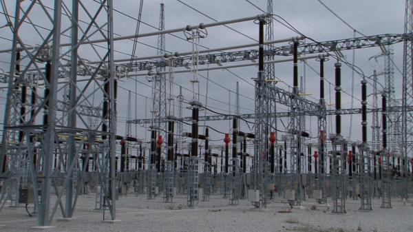 Furnizorii de energie se întrec în oferte la final de an: Un operator coboară prețul sub 1 leu/kWh