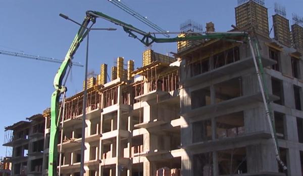 După ani de scumpiri, piața imobiliară frânează. Ce se întâmplă cu prețurile locuințelor anul viitor