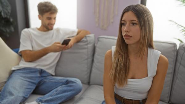 Renunţarea la telefon, cheia spre o relaţie fericită. Punctele pe care trebuie să ne concentrăm în 2026