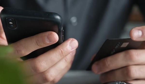 Inteligența artificială, noua armă a hoţilor digitali. Cum ne protejăm de atacuri