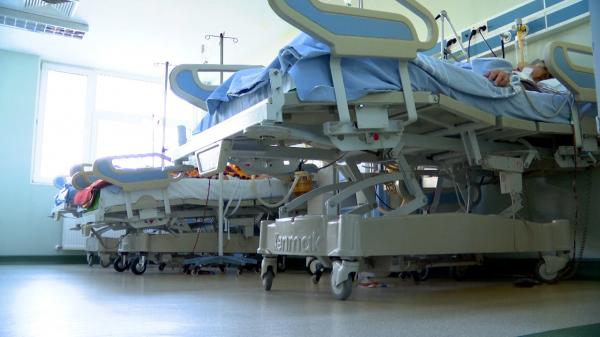 Gheaţa, reţeta dezastrului de pe trotuare. Camerele de gardă, pline de pacienți cu entorse și fracturi