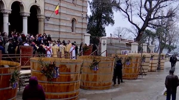 Bobotează 2026. De ce este bine să bem Agheasma Mare