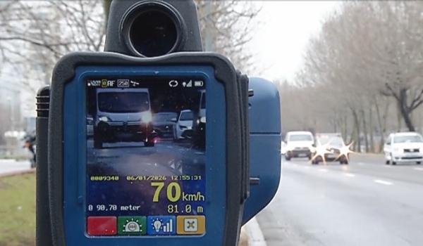 Radarul trepied prinde în medie 60 de şoferi pe zi. Cu cât gonea "campionul" vitezomanilor din 2025