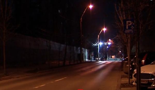 Străzile din Capitală, în beznă: "Au mărit taxele locale, au spus că pentru iluminatul stradal"