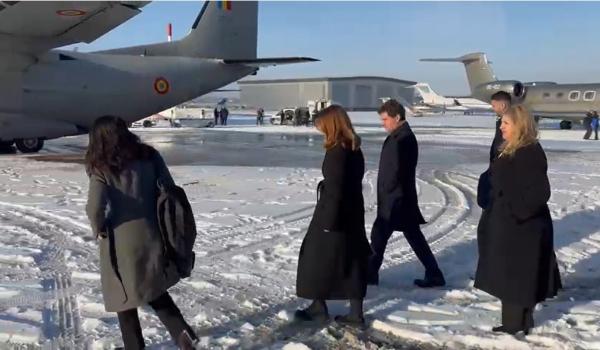 Nicuşor Dan a decolat de la Paris cu avionul Spartan după ce a stat blocat mai bine de 16 ore