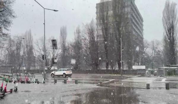 Coduri portocaliu şi galben de viscol în mai bine de jumătate de ţară, inclusiv Bucureşti. Minime de -15°C