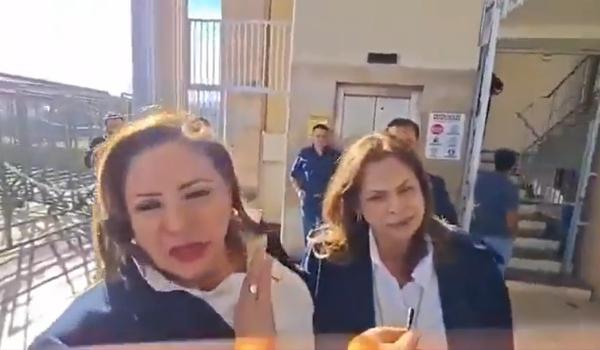 Momentul în care o deputată din Honduras e rănită de un dispozitiv exploziv, în timpul unei transmisiuni live