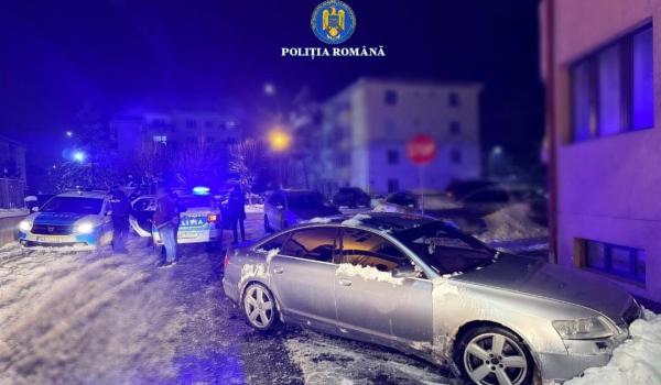 Un bărbat care a furat o maşină, prins cu ajutorul unei benzi cu țepi după o urmărire ca-n filme în Dej
