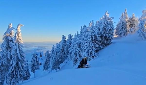 Risc de avalanşe în Bucegi şi Făgăraş. Salvamontiştii avertizează turiştii să nu se aventureze pe trasee