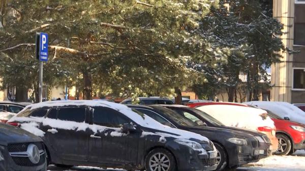 Oraşul care testează parcarea "la comun". Reacţia localnicilor: "E locul meu, îl plătesc, să nu mi se ocupe"