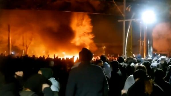 Iranul începe execuţiile publice ale protestarilor. Aproape 600 de morţi şi peste 10.000 de arestaţi