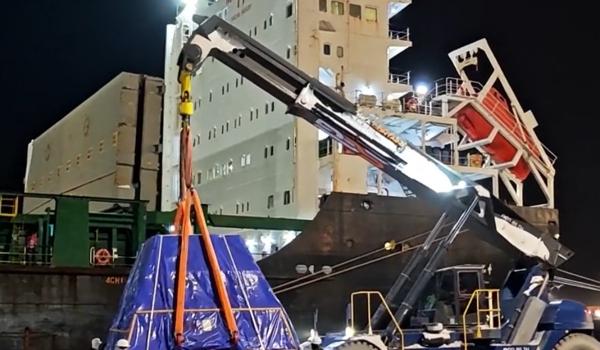 A ajuns "cârtiţa" care va străpunge Carpaţii pentru autostrada A1. Imagini cu transportul agabaritic