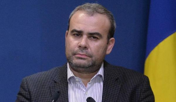 Fiscul vinde tablourile luate de Darius Vâlcov cu banii primiţi mită. Le-a ţinut ascunse în cimitir