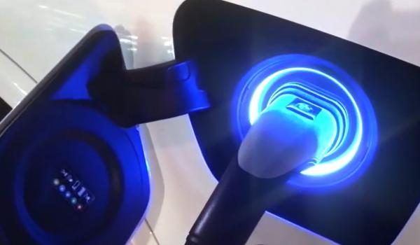 Trucuri simple pentru reducerea costurilor de încărcare a maşinilor electrice