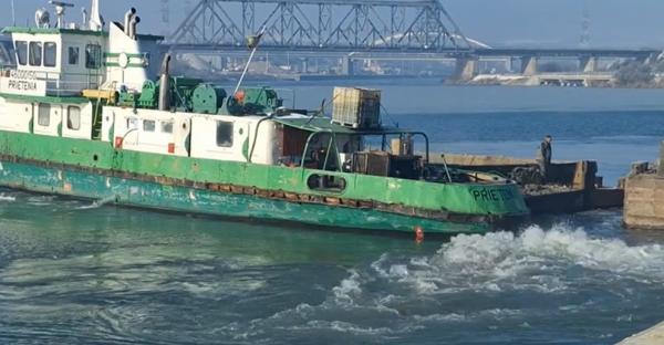 Petrolier oprit în portul Midia, din cauza gheţii. Stratul de gheaţă măsoară şi 20 cm grosime