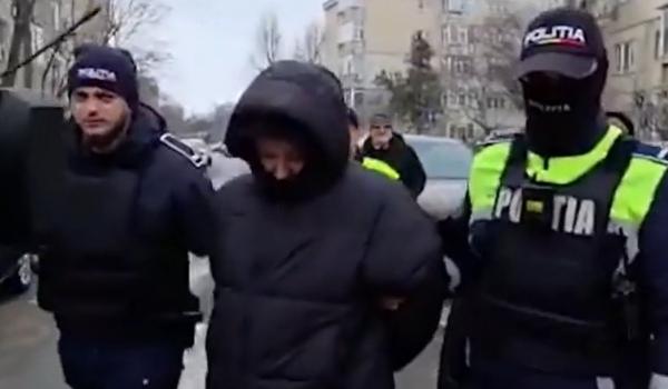 A ucis-o pe cea care i-a dat viaţă apoi a rămas o noapte întreagă lângă cadavru. Tânărul constănţean, reţinut