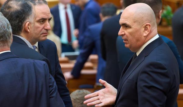 PSD a găsit trădători în PNL şi vrea să îl dea jos pe Bolojan. Predoiu, preferat premier