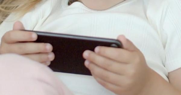 Abuzurile online asupra copiilor, în creștere. ONG-urile cer intervenție rapidă și educație digitală în școli