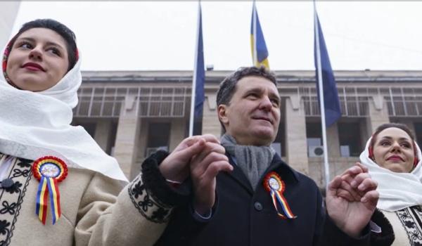 Mica Unire, sărbătorită în toată țara. După huiduieli, Nicușor Dan s-a prins în horă cu românii