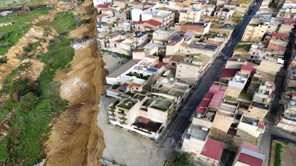 Alunecare masivă de teren în Sicilia. Peste 1.000 de oameni evacuaţi, pagube de 740 de milioane de euro