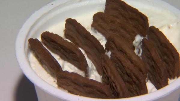 Desertul care a cucerit internetul: are nevoie de două ingrediente de câţiva lei şi nu necesită coacere