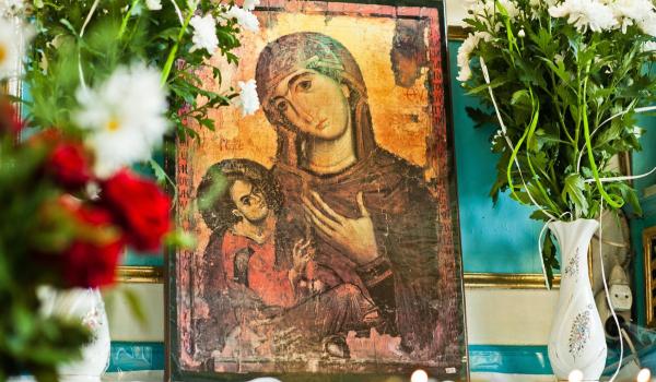 Patriarhul Daniel anunţă canonizarea a 16 femei cu viaţă sfântă