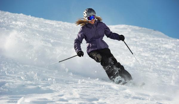 Urmează vacanţa de schi. Care sunt cele mai bune oferte din ţară şi din străinătate