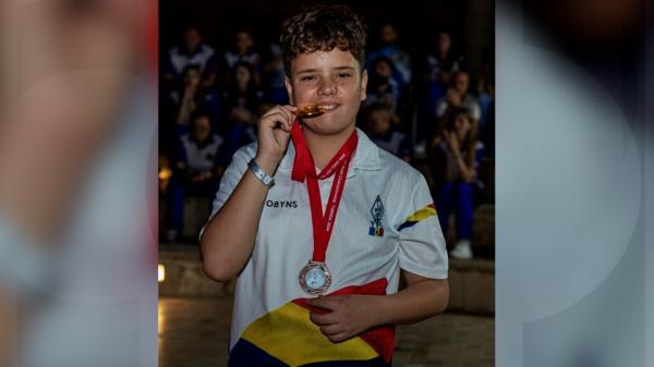 Un elev de 13 ani a dus România în Cartea Recordurilor. Ianis a devenit cel mai rapid telegrafist din lume
