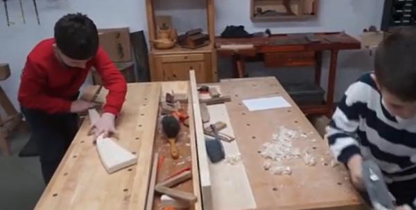 Copiii din Bistriţa învaţă tainele unei meserii aproape uitată