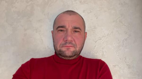 Primar din Suceava, în lacrimi pe Facebook, după ce iubita l-a acuzat că ar fi amenințat-o cu pistolul