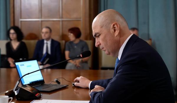 "Relansarea economică" promisă de Guvern, doar dacă va reuși reducerea cheltuielilor cu bugetarii