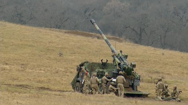 Exerciţiu NATO la Cincu. Militarii testează sistemele HIMARS şi CAESAR 