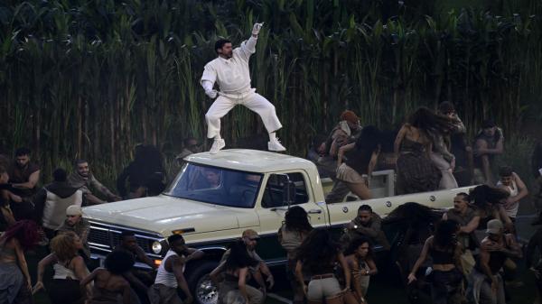 Rapperul Bad Bunny, cap de afiş la Super Bowl spre nemulţumirea lui Donald Trump. Muzica latină a primat