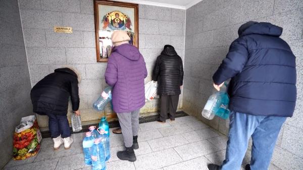 Alertă la Curtea de Argeş. Localnicii, avertizaţi să nu bea apă din rețeaua publică din cauza unei bacterii