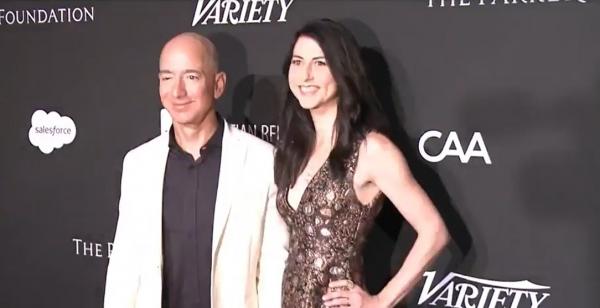 Topul donatorilor. Cel mai bogat om a donat 500 de milioane de dolari din averea de 800 de miliarde de dolari