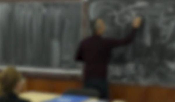 Profesor de istorie şi doi foşti elevi, în vizorul anchetatorilor pentru viol. Victimele ar fi eleve de liceu
